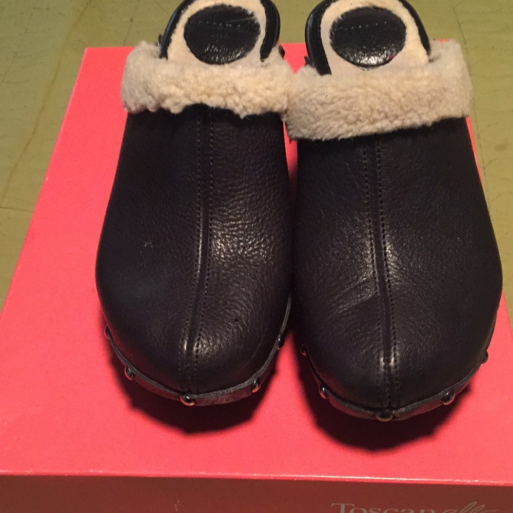 Faux fur clog